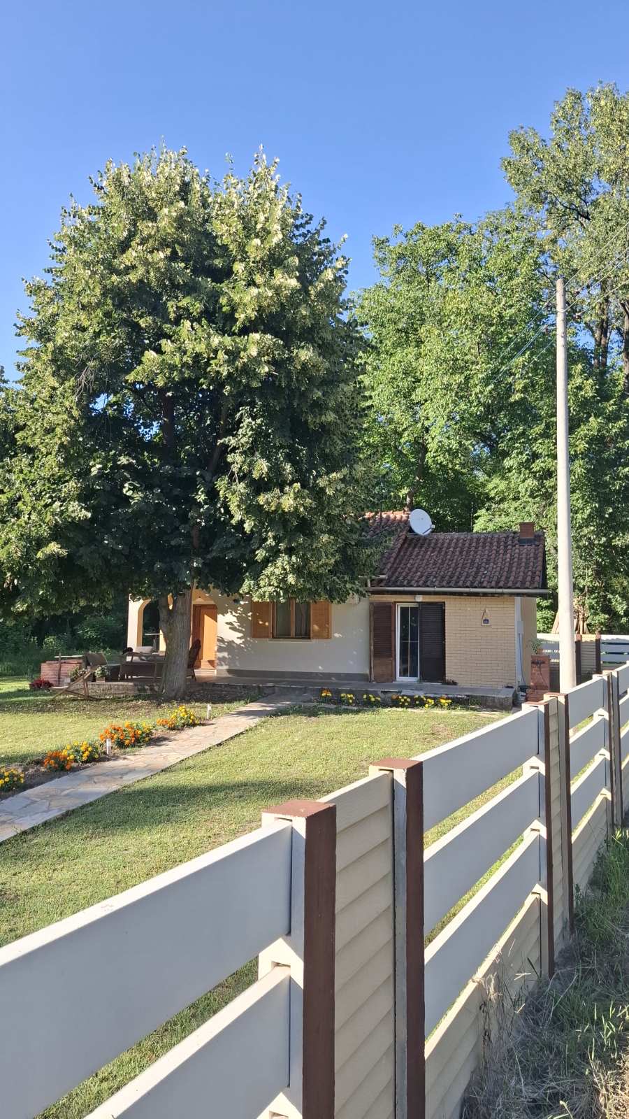 Kuća vas čeka topla, svetla i uvek spremna — kao da ste kod svojih